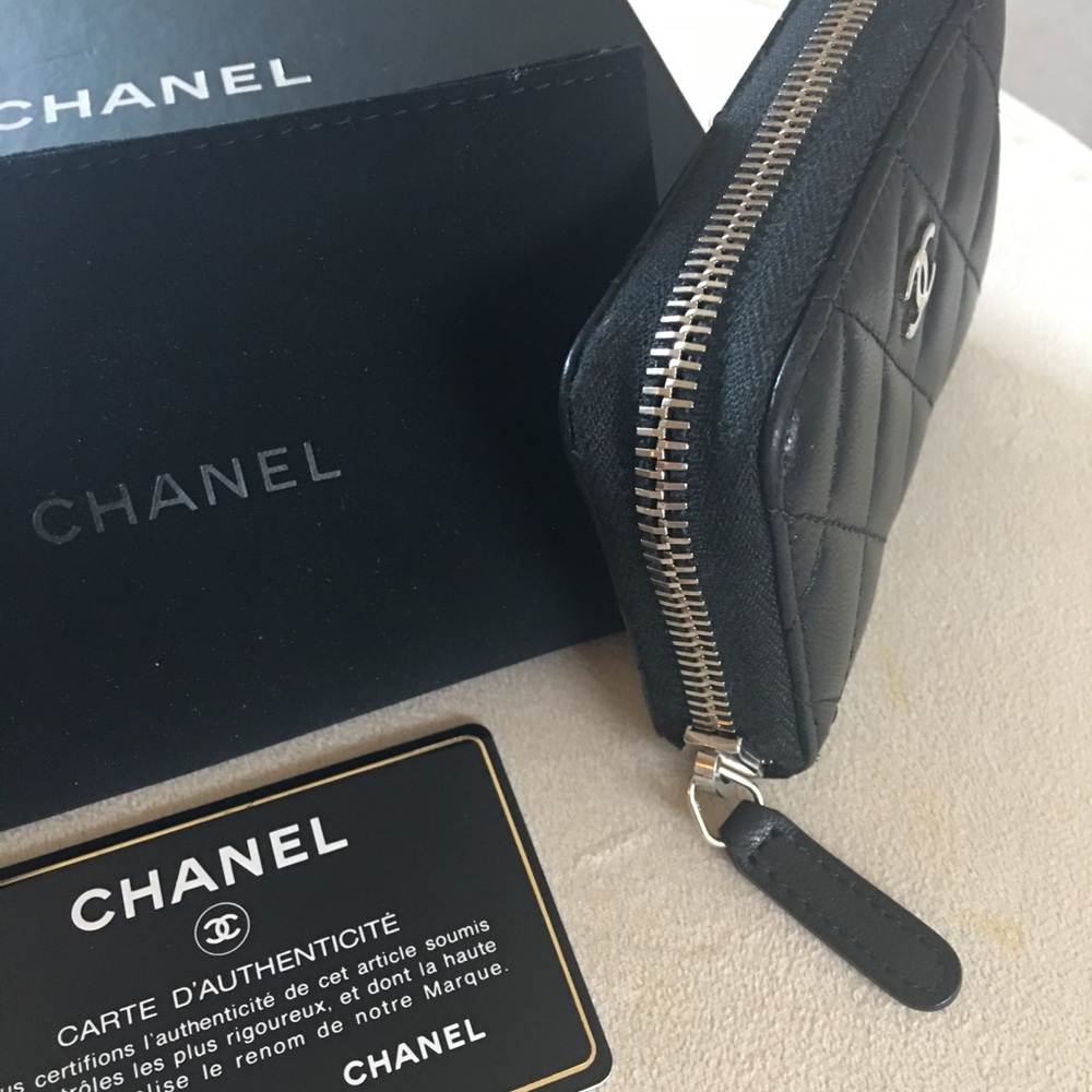 Chanel Lambskin Leather Quilted Coin Purse. Only used 2X . - Picture 2 of 7